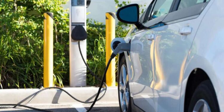 Ціни на зарядку електрокарів зростають: як зекономити | |