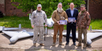 Допомагають захисникам навчатися: для ППО з Івано-Франківська передали тренувальні дрони