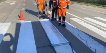 Дорожники оновлюють розмітку на міжнародній трасі М-07 в Житомирській області | Журнал Житомира