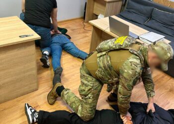 Двоє мешканців Рівненщини намагалися підкупити прикордонника, аби незаконно потрапити до Польщі (ФОТО)