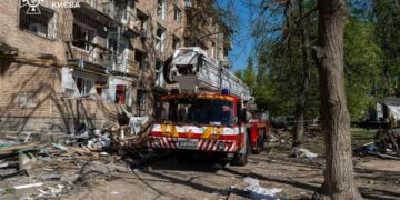 Кількість загиблих у Києві через ракетний удар 24 квітня зросла до 13