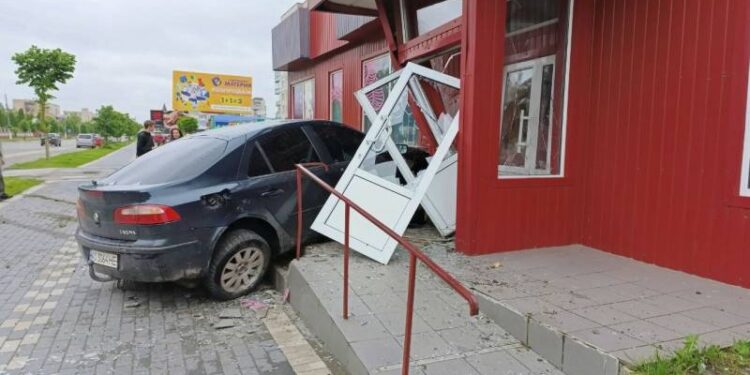 Крамниця по Проспекту Миру в Шепетівці «відкрилась» раніше графіку —Хмельнитчина