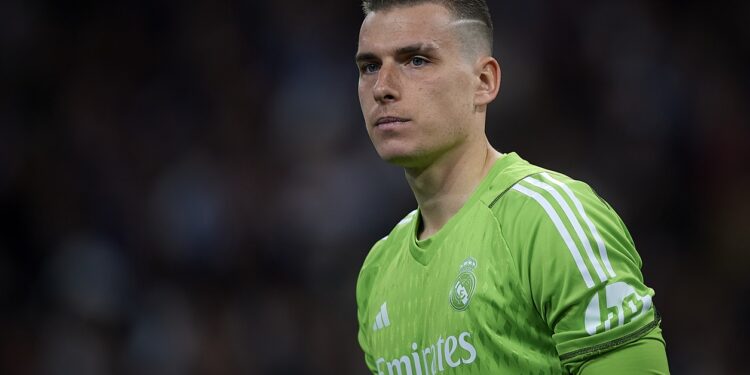 Лунину предлагают больше денег, чем в «Реале»