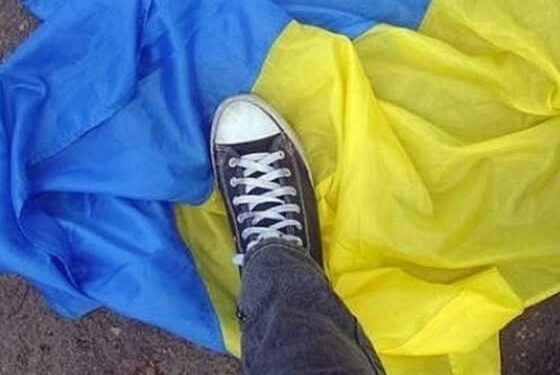 На Черкащині засудили чоловіка за наругу над Державним Прапором та зберігання наркотиків