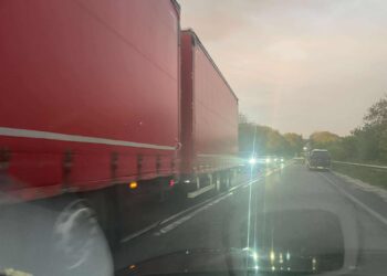 На Дубенщині зіткнулися легковик та автовоз – рух ускладнений (ФОТОФАКТ)