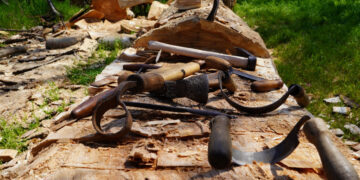 На Хортиці створюють реконструкцію старовинного човна-довбанки – археолог Дмитро Кобалія розповів цікаві деталі про проєкт | Новости Запорожья