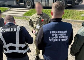 На Львівщині затримали чоловіка, який намагався втекти за кордон, давши хабар прикордоннику
