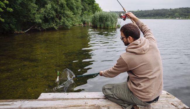 На Полтавщині поновлюють дозвіл на вилов річкової риби