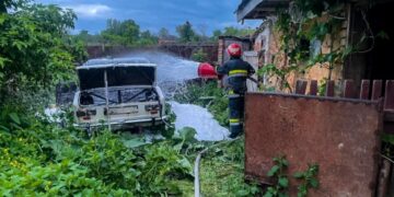 На Звенигородщині через пустощі дітей з вогнем згоріло авто