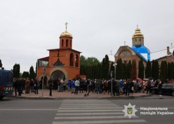 Поліція Черкас забезпечує правопорядок біля храму на Митниці — Новости Черкасс