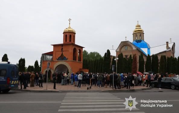 Поліція Черкас забезпечує правопорядок біля храму на Митниці — Новости Черкасс