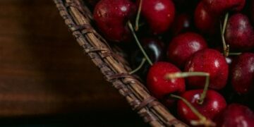 Рекордні ціни на черешню у Львові через імпорт та заморозки