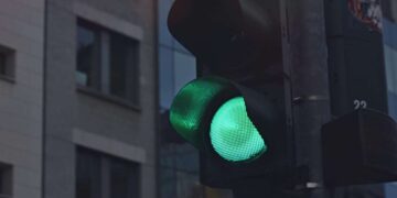 Смарагдові світлофори: що важливо знати про нововведення з 1 травня |  |