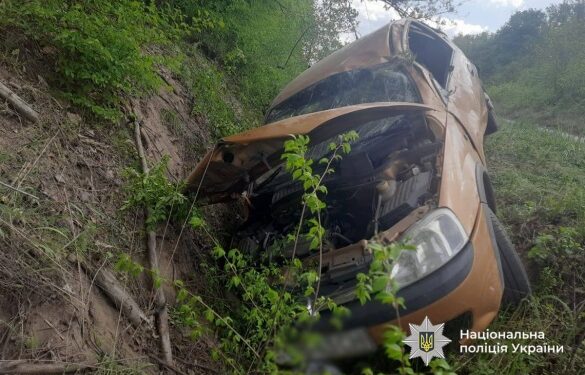 У Черкаському районі 82-річна водійка з’їхала в кювет, де авто перекинулося: у ДТП загинув пасажир (ФОТО)