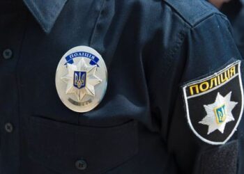 У Києві хлопець знущався з кошеняти та показував це в соцмережах