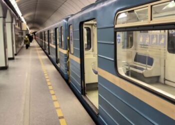 У Києві стався інцидент на станції метро – людина потрапила під потяг