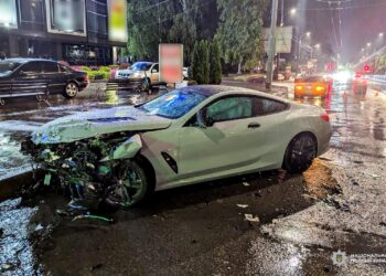 У Рівному в районі автовокзалу зіткнулися три автомобілі: один з водіїв у лікарні