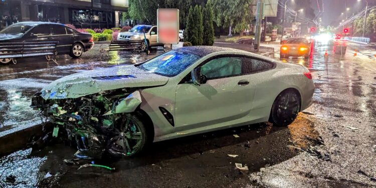 У Рівному в районі автовокзалу зіткнулися три автомобілі: один з водіїв у лікарні