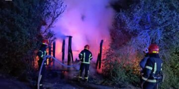 У Шепетівці рятувальники двічі ліквідовували займання господарчих споруд —Хмельнитчина