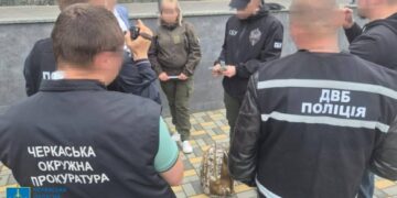 У Смілі жінка  за 5 тисяч доларів обіцяла військовозобов’язаному виїхати за кордон під прикриттям релігійної діяльності