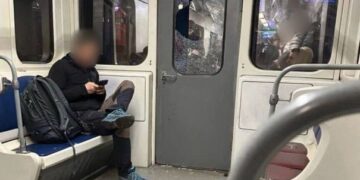 У столиці хлопець розбив вікно у метро