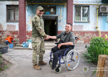 У Запоріжжі поліцейські встановили пандус для свого колеги – боєць ОШБ Лють | Новости Запорожья