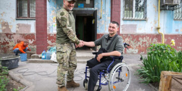 У Запоріжжі поліцейські встановили пандус для свого колеги – боєць ОШБ Лють | Новости Запорожья