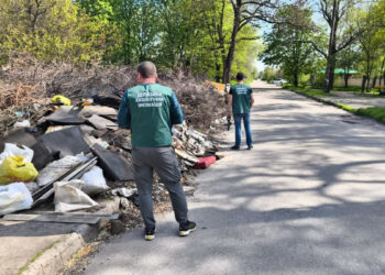 У Запоріжжя мешканці Комунарського району накидали величезні купи сміття – екологи розповіли подробиці  | Новости Запорожья