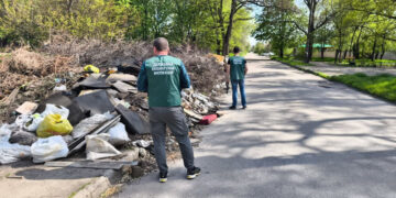 У Запоріжжя мешканці Комунарського району накидали величезні купи сміття – екологи розповіли подробиці  | Новости Запорожья