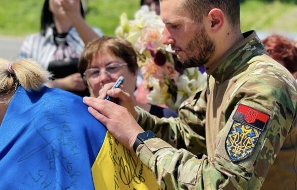 У Золотоноші зустріли захисника, який пробув у трирічному полоні