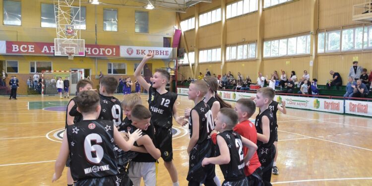 В Рівному відбувся Фінал шести ВЮБЛ серед юнаків 2013 року: велика фотогалерея – Федерація баскетболу України