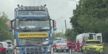 В Угринові зіткнулись вантажівка й легковик (ФОТОФАКТ)