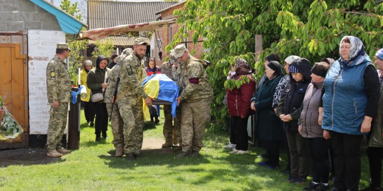 Воїн Василь Квашук повернувся до батьківської хати на щиті