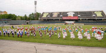 Встановили рекорд України: в Івано-Франківську 300 учасників виконали танець “Бойківчанка” (ФОТО)