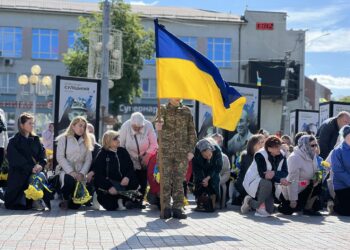 Знову прощання: Рівне провело в останню дорогу двох загиблих на російсько-українській війні захисників (ФОТО)