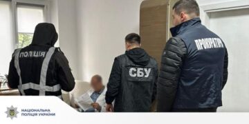 $2500 доларів за інвалідність: на Львівщині затримали посадовця лікарні