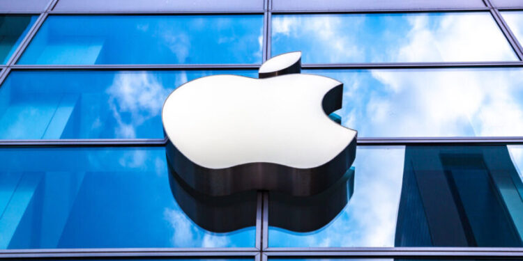 Акціонери Apple подали колективний позов проти компанії – Экономика