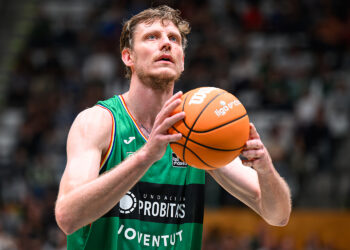 Артем Пустовий набрав 16 очок в першому матчі плейоф в Іспанії – Федерація баскетболу України