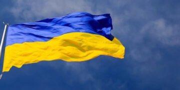 Більшість мешканців західних регіонів готові терпіти війну стільки, скільки буде потрібно — опитування