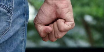 Черкащанин стукав арматурою по ванній, бо йому не віддали цеглини. А в підсумку заплатить штраф за побиття — Новини Черкащіни