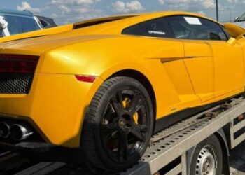 Елітне авто за понад 2,7 млн гривень: в Україну намагались незаконно ввезти Lamborghini