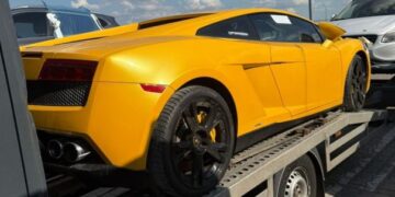 Елітне авто за понад 2,7 млн гривень: в Україну намагались незаконно ввезти Lamborghini
