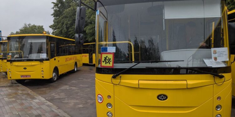 Громадам Житомирщини передали 27 шкільних автобусів | Журнал Житомира