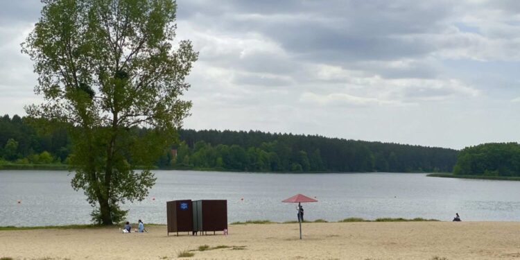 Купатися чи посидіти на пляжі: у Житомирській області перевіряли якість води | Журнал Житомира