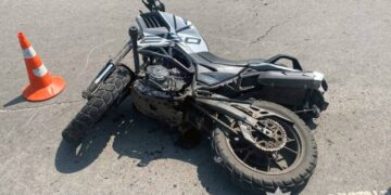 Мотоцикліст та його пасажирка потрапили до лікарні внаслідок зіткнення з автомобілем —Хмельнитчина