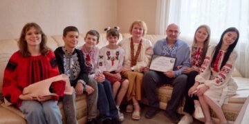 На Черкащині родина з Донеччини, яка виховує шістьох дітей, отримала новий будинок