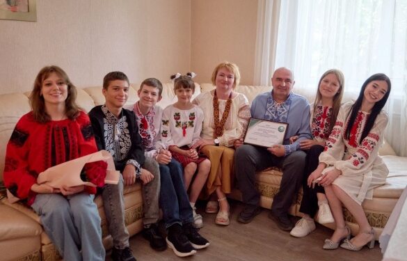 На Черкащині родина з Донеччини, яка виховує шістьох дітей, отримала новий будинок