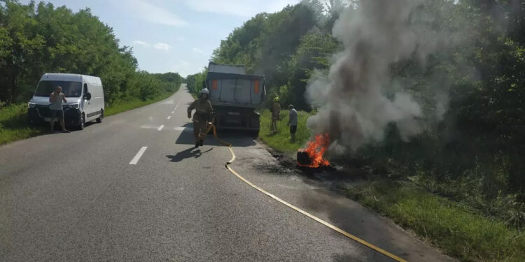 На Івано-Франківщині загорівся вантажний автомобіль (ФОТО)