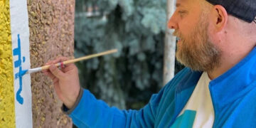 «Не хочу малювати зневіру»: художник Нікіта Тітов про Івано-Франківськ, ментальне здоров’я та малюнки як терапію