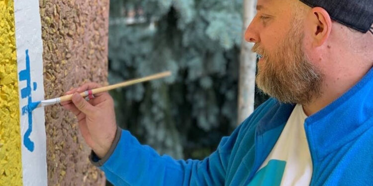 «Не хочу малювати зневіру»: художник Нікіта Тітов про Івано-Франківськ, ментальне здоров’я та малюнки як терапію